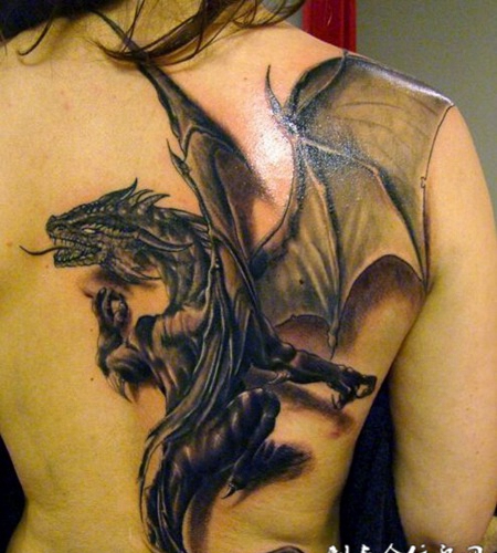 后背d飞龙纹身图案