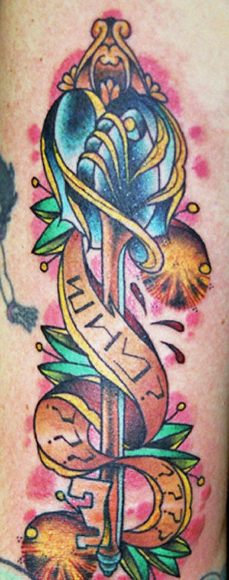 侧腰钥匙丝带纹身图案