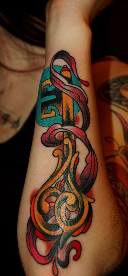 小臂个性钥匙纹身图案