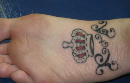 脚心的皇冠纹身图案