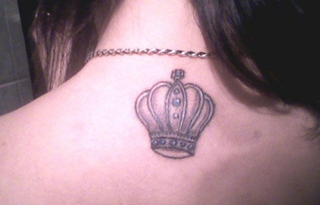 颈部好看的皇冠纹身图案