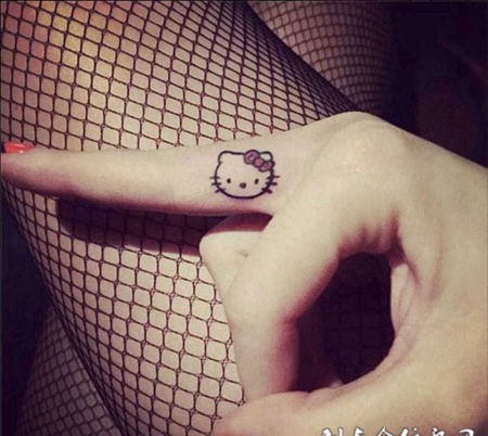 儿时的回忆，手指Hello kitty卡通纹身