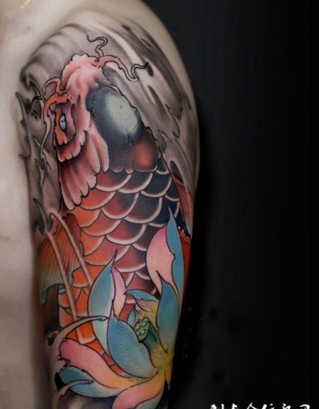 招财锦鲤，大臂鲤鱼与莲花彩绘纹身