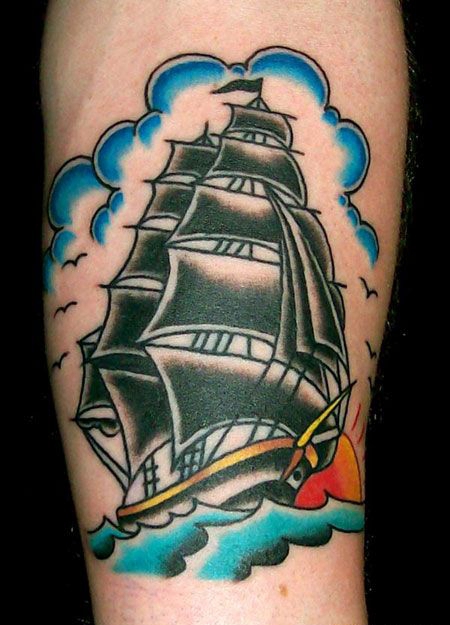 手臂好看的帆船纹身图案