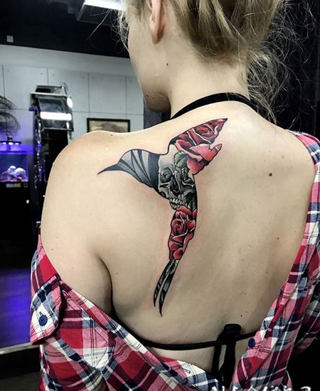 燕过留痕，后背花与骷髅燕子剪影纹身