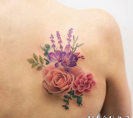 百花盛放，后背小清新鲜花彩绘纹身