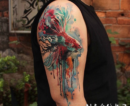 战无休止，手臂好看的斗鱼彩绘纹身