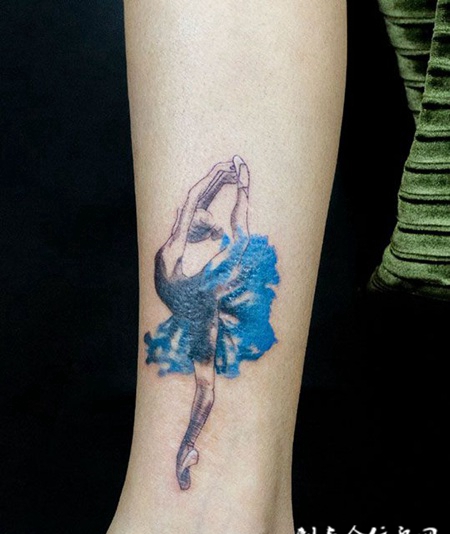 芭蕾女孩，脚踝彩绘纹身图案