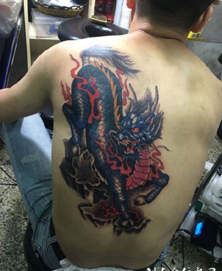 后背彩绘麒麟纹身图案