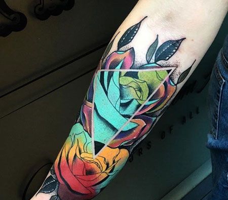 梦幻的色彩，手臂玫瑰花彩绘纹身