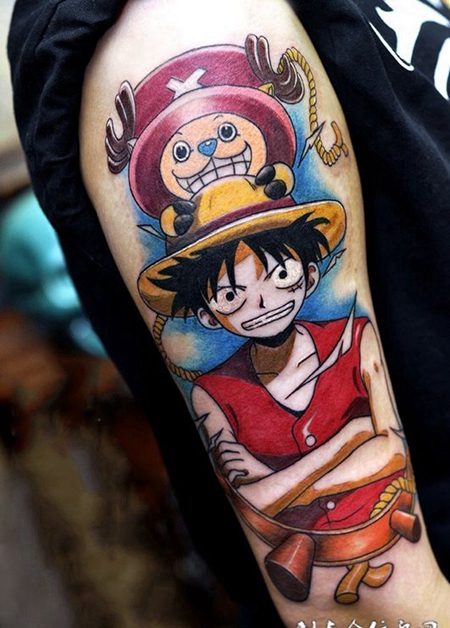 朋友的羁绊，手臂海贼王路飞卡通彩绘纹身