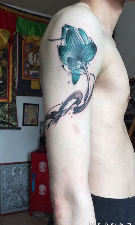莲香飘逸,手臂水墨莲花纹身图案