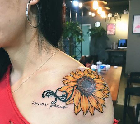 向阳花开，披肩向日葵彩绘纹身