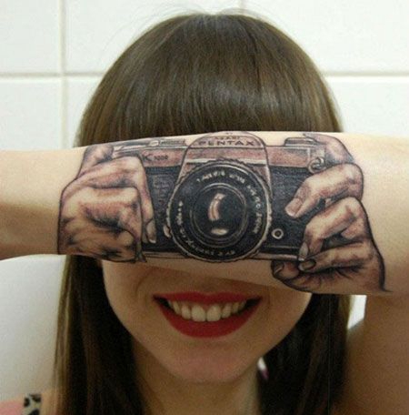 手臂个性相机纹身图案