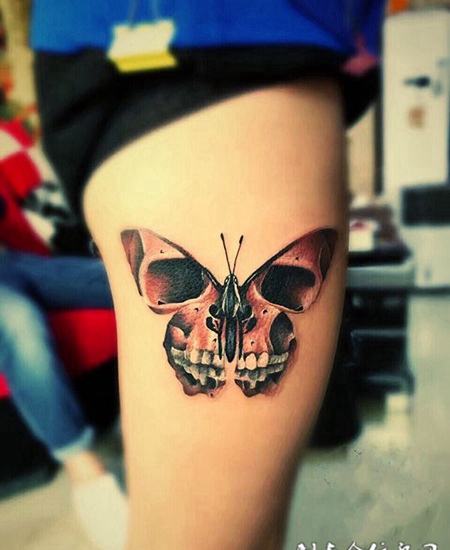 恐惧的飞舞，大腿骷髅蝴蝶彩绘纹身