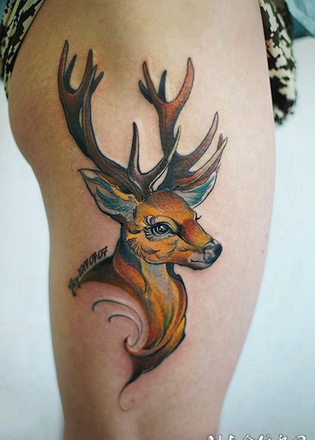 温顺的小精灵，大腿小鹿彩绘纹身