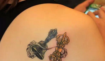 肩部降魔杵降魔铃铛纹身图案