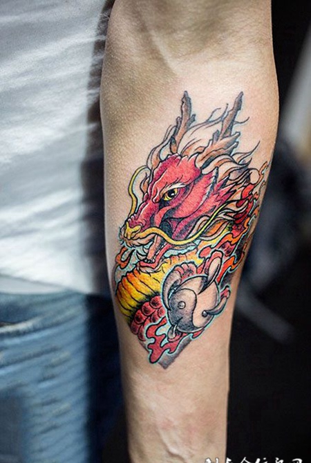中国龙，手臂彩绘龙纹身图案