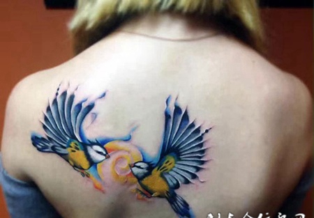 莺歌燕舞，后背小鸟彩绘纹身