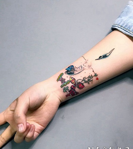 海底世界，手腕彩绘个性纹身图案