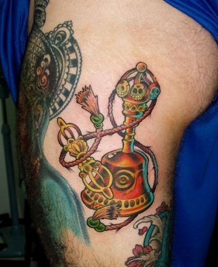 手臂上的佛杵铃铛纹身图案