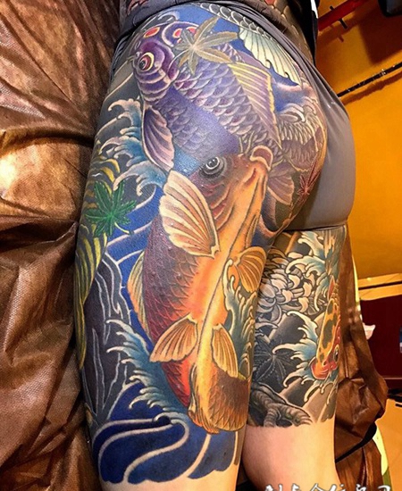 鱼水之乐，臀部传统鲤鱼彩绘纹身