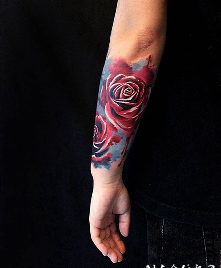 娇艳之花，手臂玫瑰花彩绘纹身