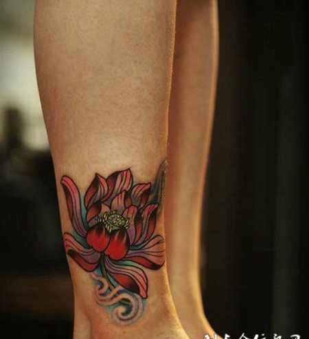 莲花初放，脚踝莲花彩绘纹身