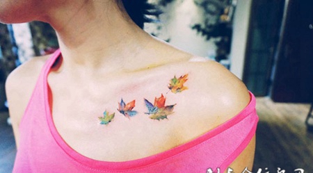 风吹的季节，锁骨枫叶彩绘纹身