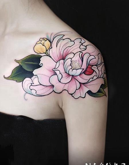 天姿国色，披肩牡丹花彩绘纹身