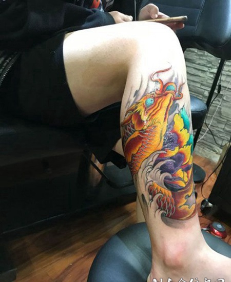 腿部个性彩绘鳌鱼纹身图案
