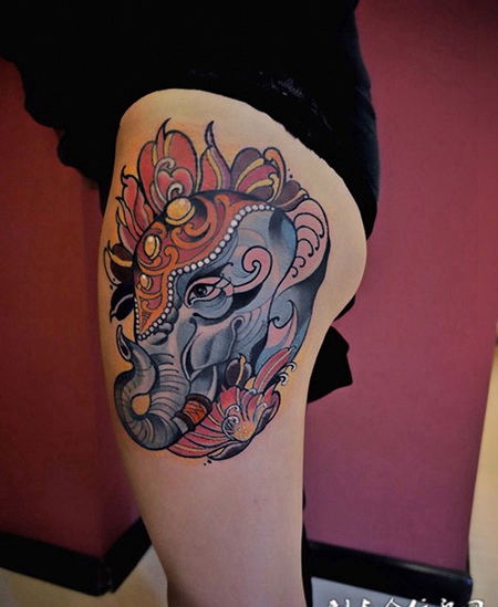 温顺祥和，臀部大象彩绘纹身