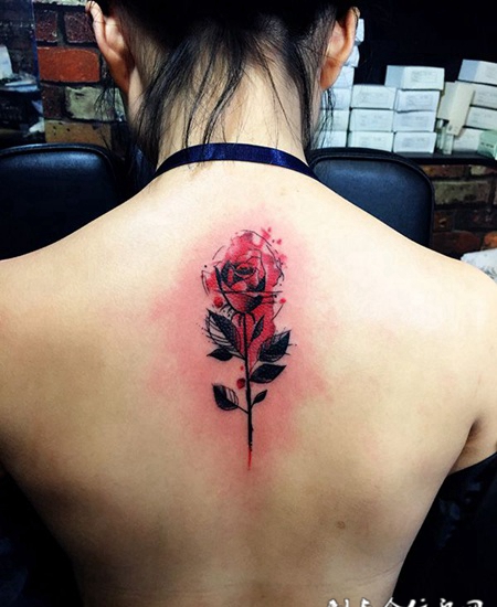 爱情之花，后背玫瑰花纹身图案