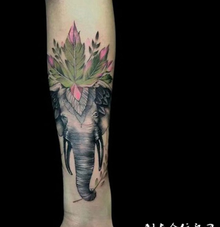 吉祥如意，手臂彩绘大象纹身图案