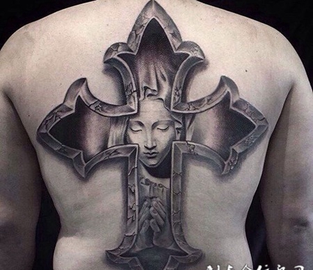 神圣的祈祷，后背十字架圣母纹身