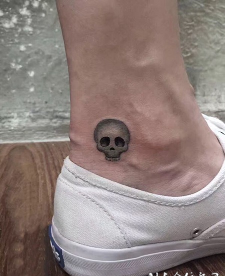 期待重生，脚踝处可爱的小骷髅点刺纹身缩略频道推荐图