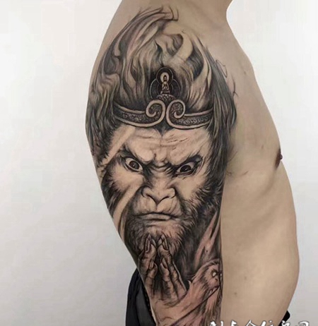 皈依我佛，大臂斗战胜佛黑灰纹身
