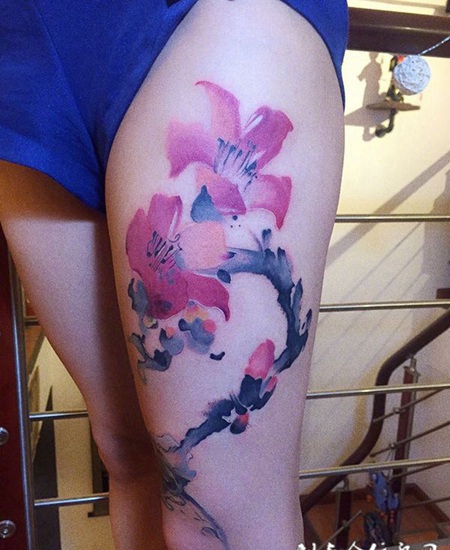 英雄花开，大腿水墨木棉花纹身图案