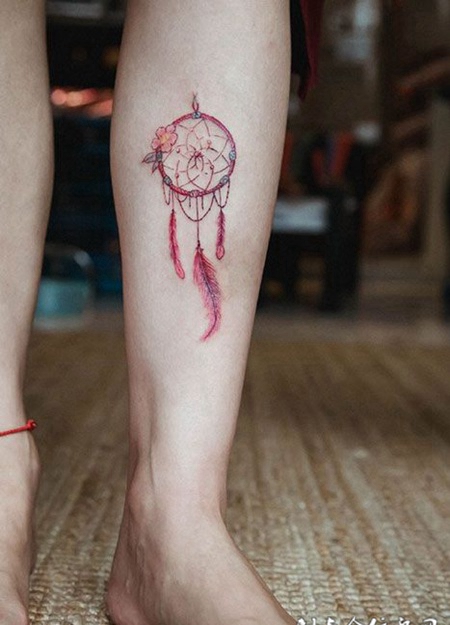 红红火火，腿部捕梦网纹身图案