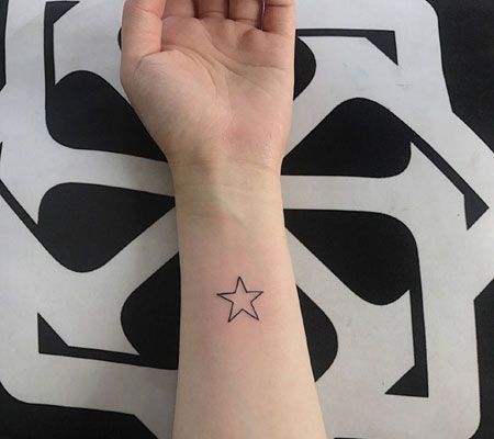 手臂超简单五角星纹身图案