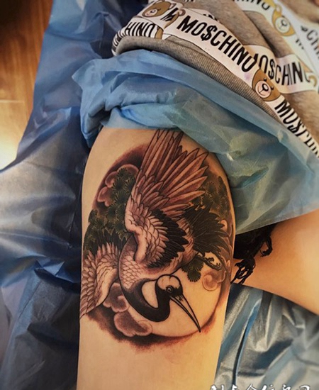 月夜鹤舞，大腿仙鹤个性纹身