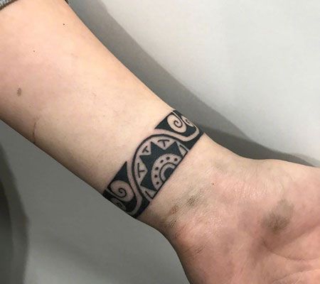 崇尚信仰，手腕图腾手环纹身