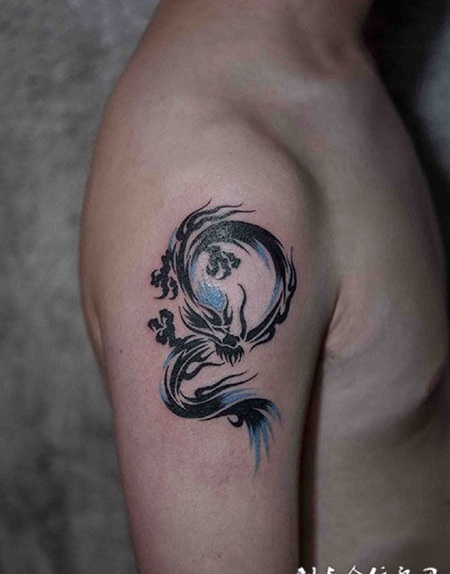 手臂个性简约龙图腾纹身图案