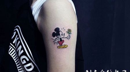 手臂米老鼠卡通纹身图案