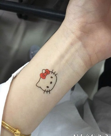 手腕处超可爱凯蒂猫纹身图案