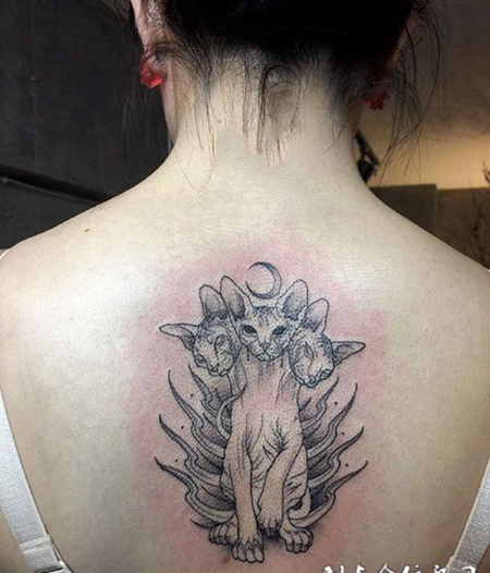 后背黑暗三头猫纹身图案