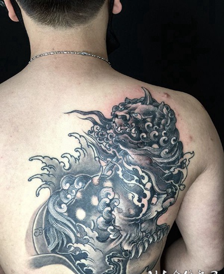 送财神兽，后背貔貅个性纹身