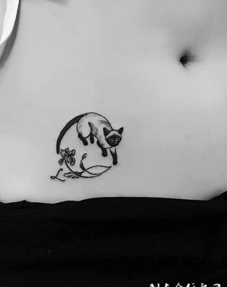 腹部可爱小猫咪纹身图案