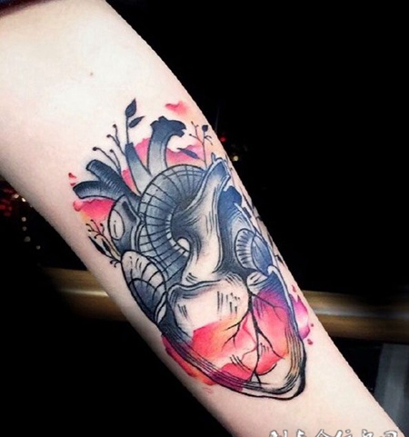 手臂好看的心脏纹身图案