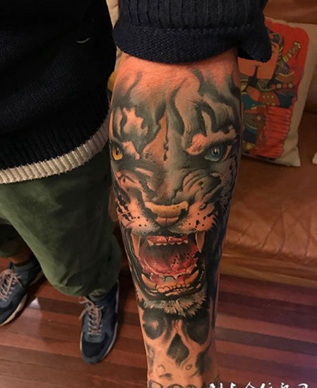 凶猛野兽，手臂老虎纹身图案